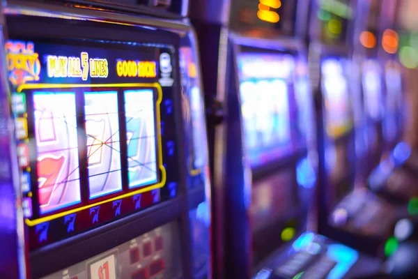 menangjudi live Blackjack table with dealer and multi-camera view